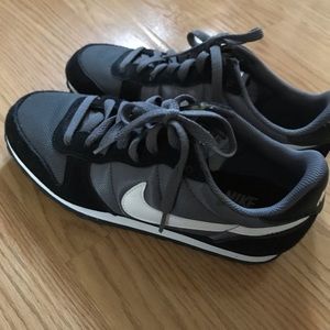 Cortez Nike’s womens US 7 Never been used.